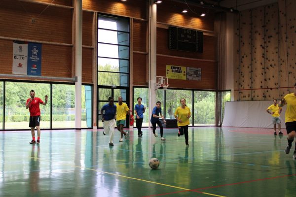 Sport, sourires et solidarité autour du ballon rond pour l’ESAT Les Ateliers du Moulin et l’IMPro Les Sources