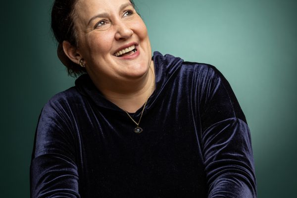 Portrait : Léonie Tisserand, un parcours artistique entre scène et création